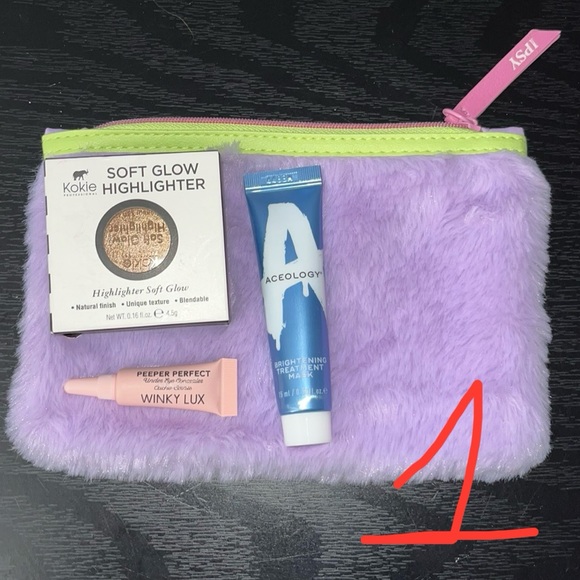 Ipsy bag with 3 makeup products - Picture 2 of 11